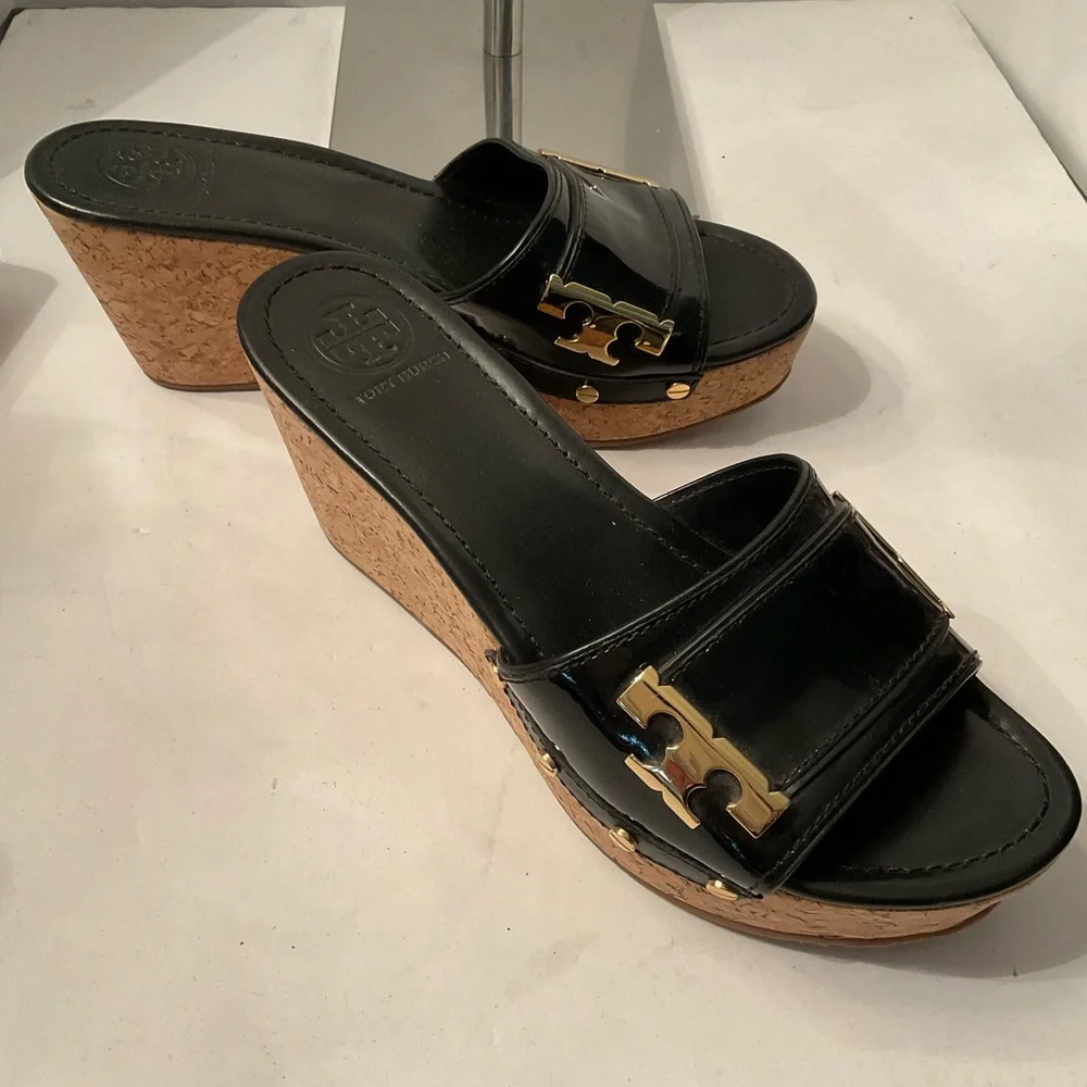 Tory Burch black patent wedge with T logo. - Picture 2 of 5